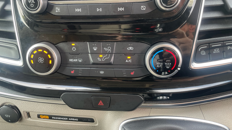 Ford Tourneo Custom Transit Custom Tourneo L2 Diesel Fwd 2.0 EcoBlue 150ps Low Roof 8 Seater Titanium